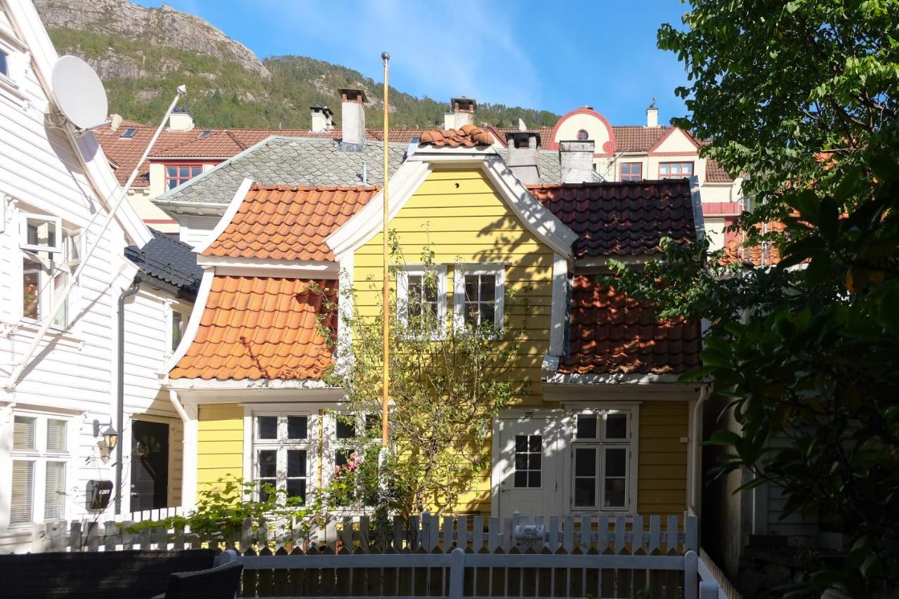 Appartement Charming Bergen House, Rare Historic House From 1779, Whole House Extérieur photo